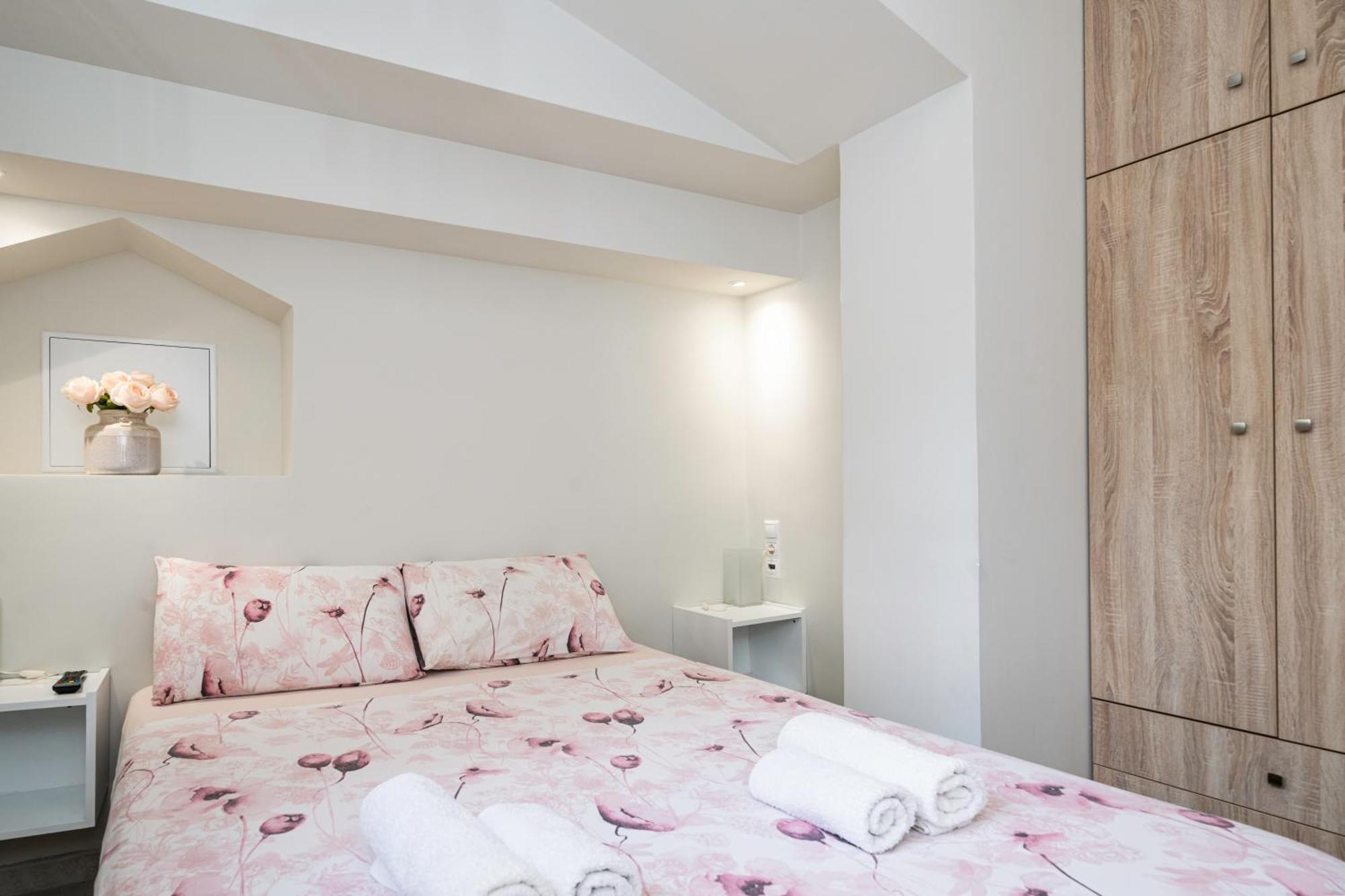 Neon Apartment, Modern, High Quality, Central Apt, Heraklion City エクステリア 写真